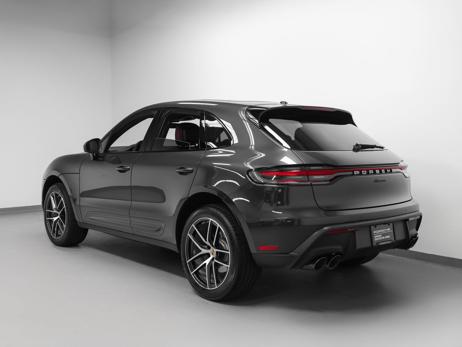 Certified 2026 Porsche Macan AWD/4WD image 3