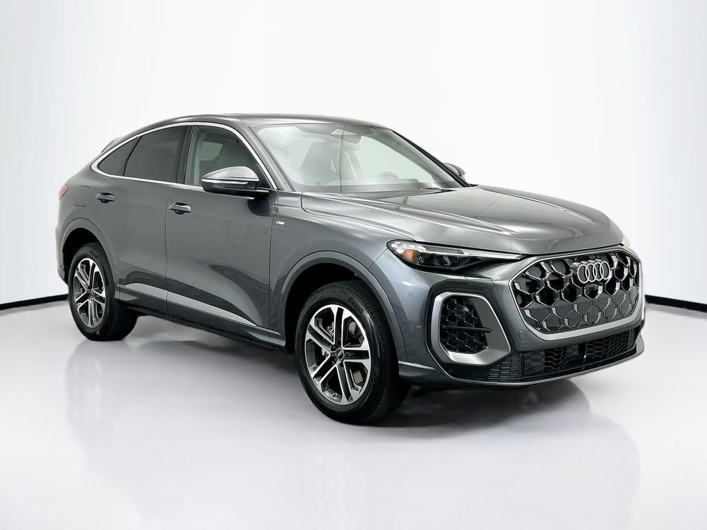 Used 2025 Audi Q5 Premium Plus w/ Premium Plus AWD/4WD image 3
