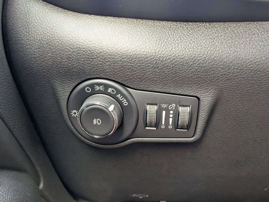 New 2026 Jeep Compass Trailhawk w/ Sun, Sound & Navigation Group AWD/4WD image 34