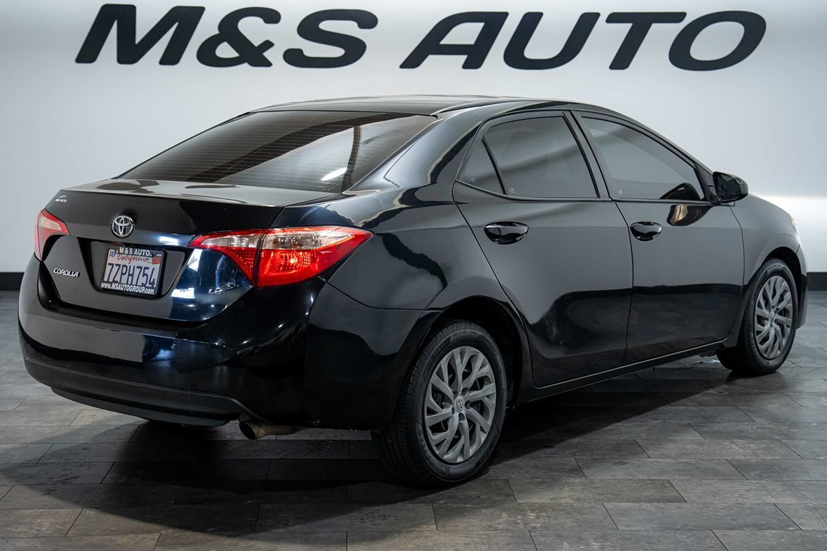 Used 2018 Toyota Corolla LE FWD image 2