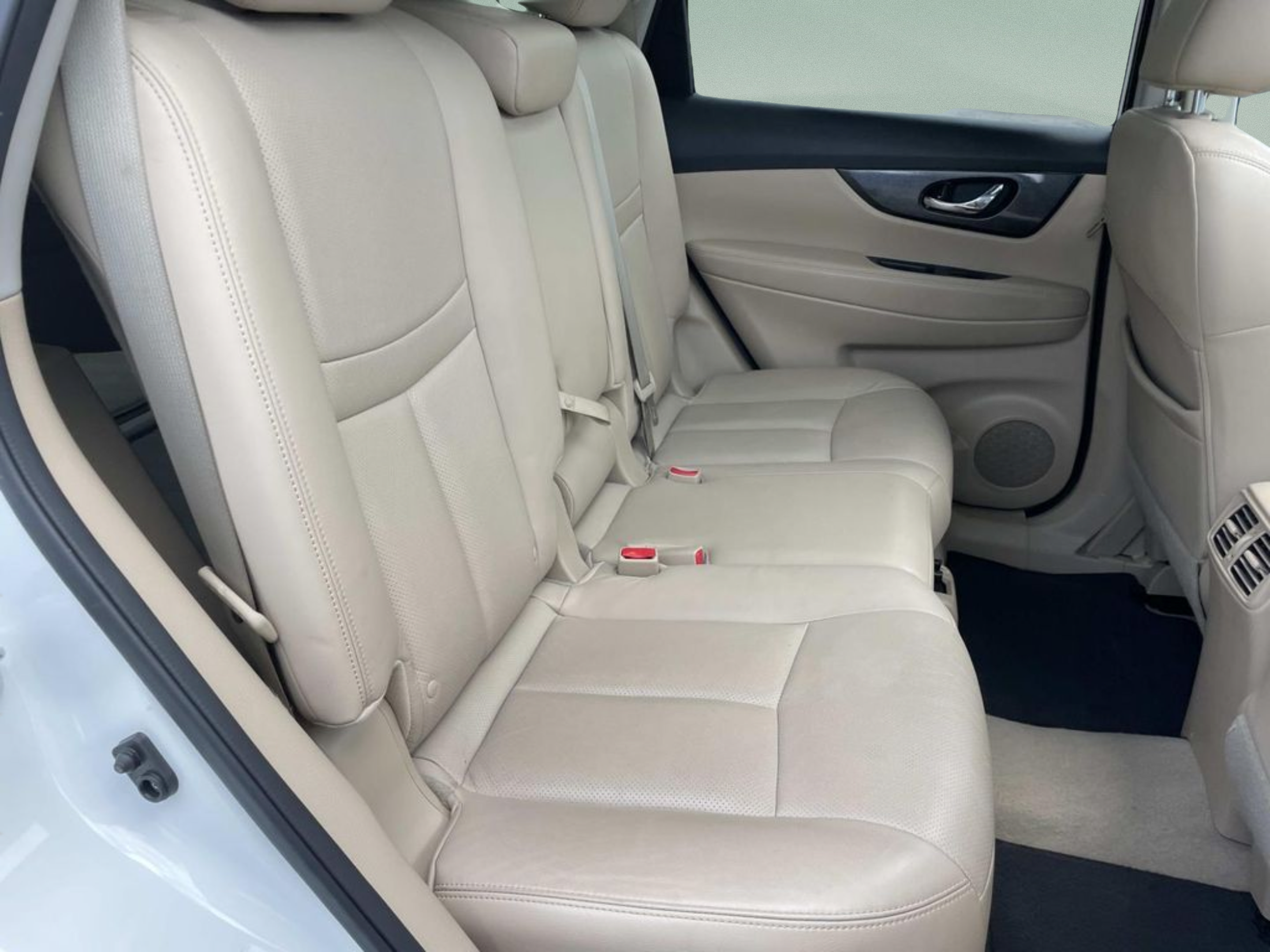 Used 2015 Nissan Rogue SL w/ SL Premium Package FWD image 16