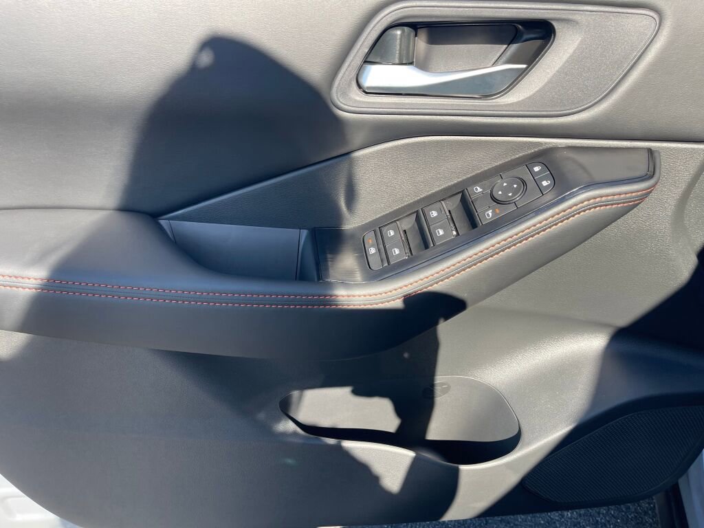 New 2026 Nissan Rogue SV image 7