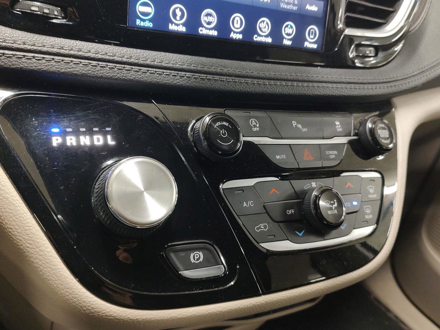 Used 2019 Chrysler Pacifica Limited image 11