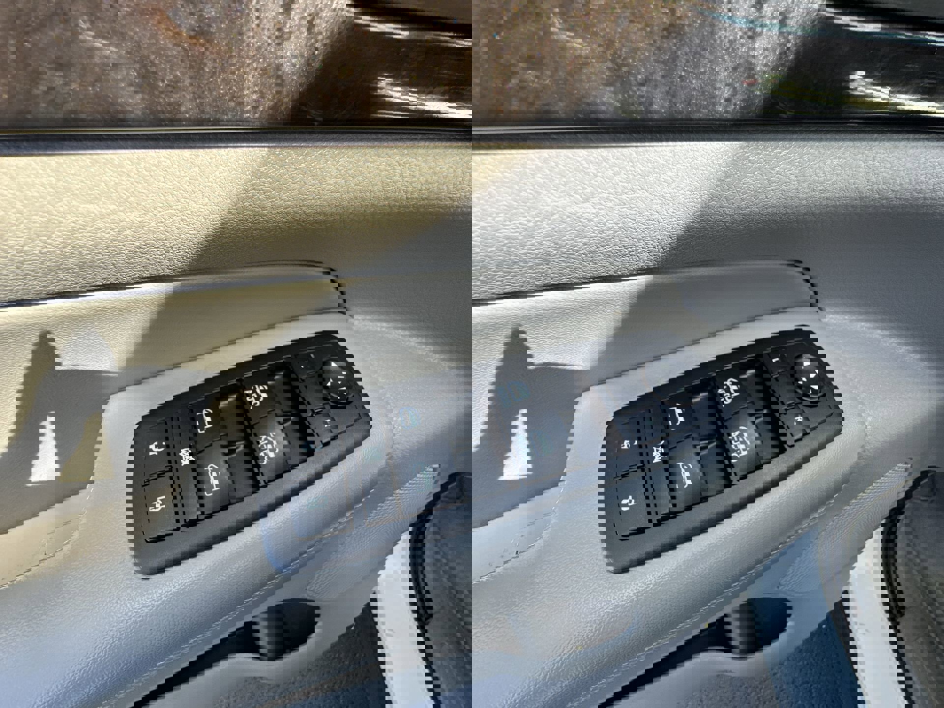 Used 2012 Jeep Grand Cherokee Laredo AWD/4WD image 13