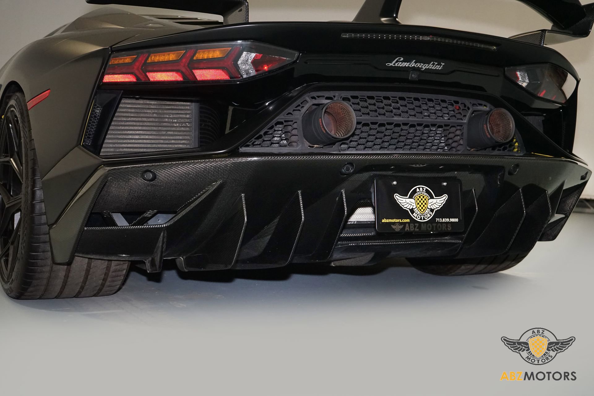 Used 2019 Lamborghini Aventador SVJ image 9