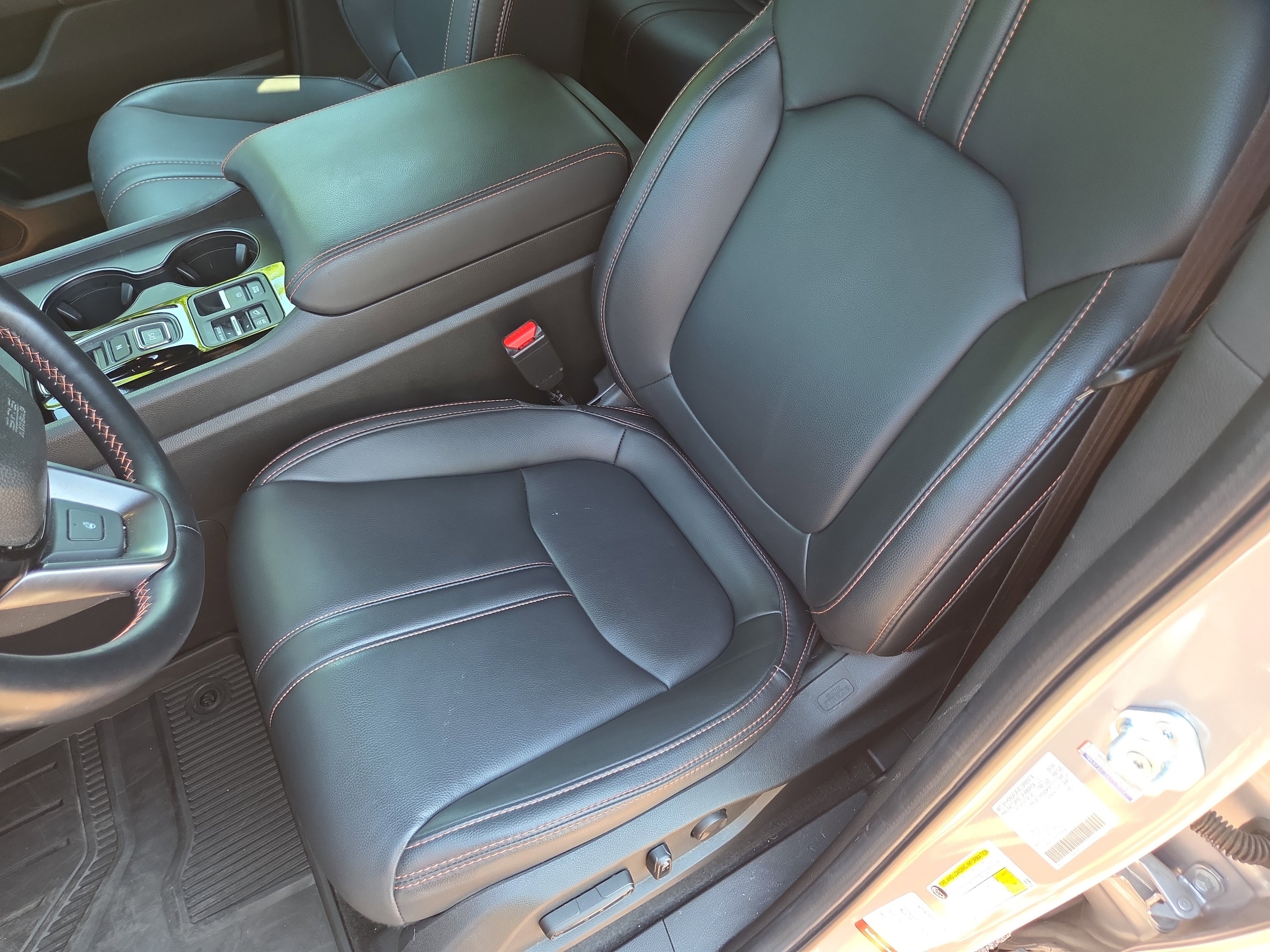 Used 2025 Honda Pilot TrailSport image 13