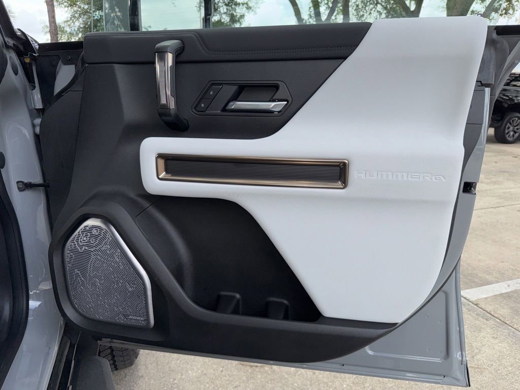 Used 2025 GMC Hummer EV 3X AWD/4WD image 32