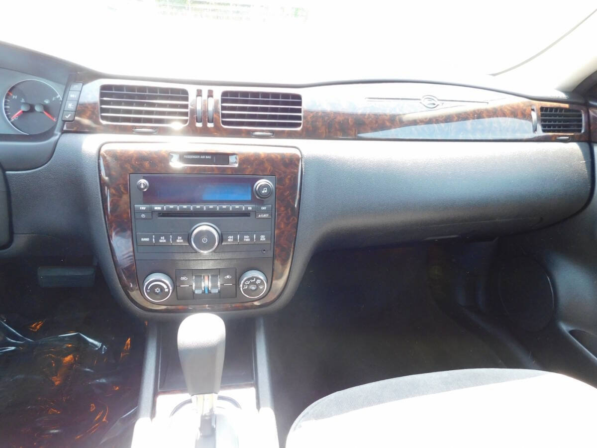 Used 2015 Chevrolet Impala LT w/ LT Sunroof Package FWD image 7