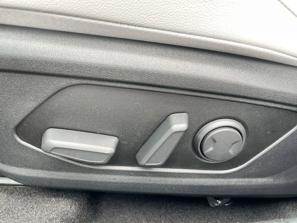 New 2025 Hyundai Elantra Limited image 37