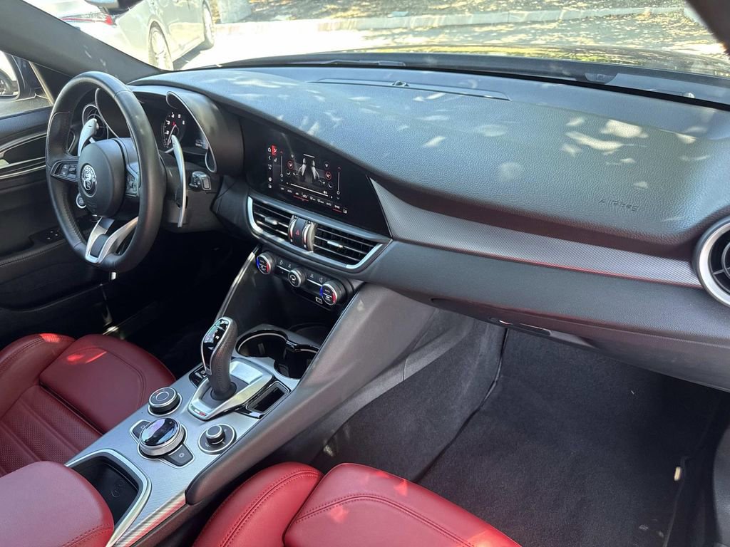 Used 2023 Alfa Romeo Giulia Veloce RWD image 29
