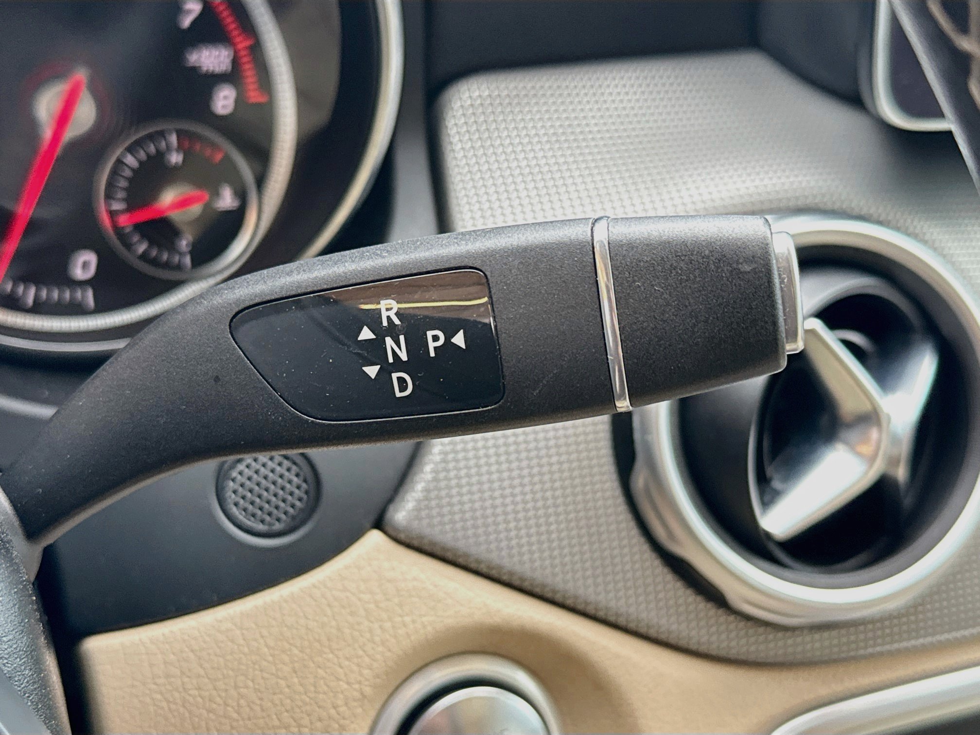 Used 2020 Mercedes-Benz GLA 250 4MATIC w/ Premium Package image 15