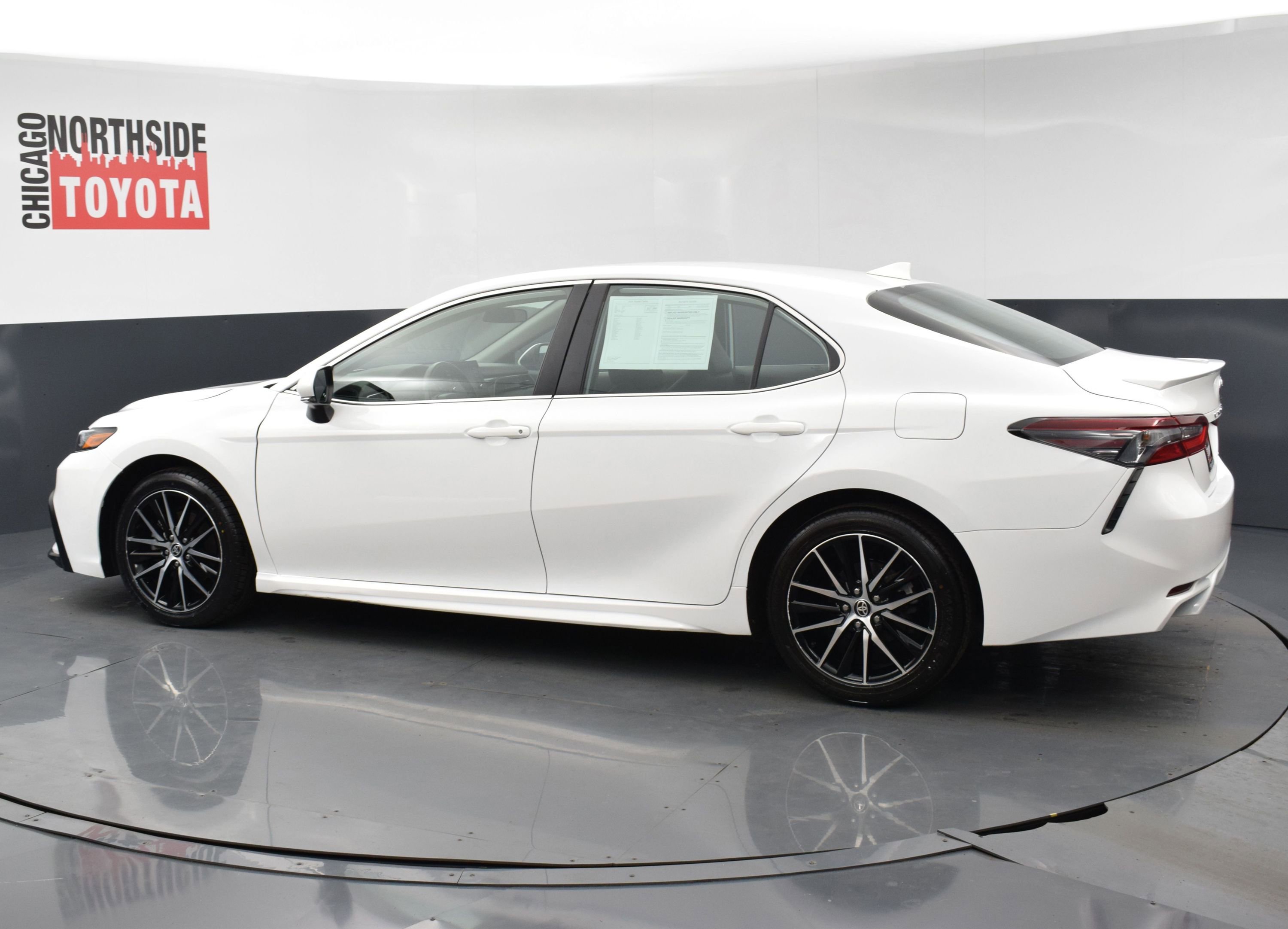 Used 2024 Toyota Camry SE FWD image 2