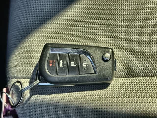Used 2020 Toyota Corolla LE FWD image 21