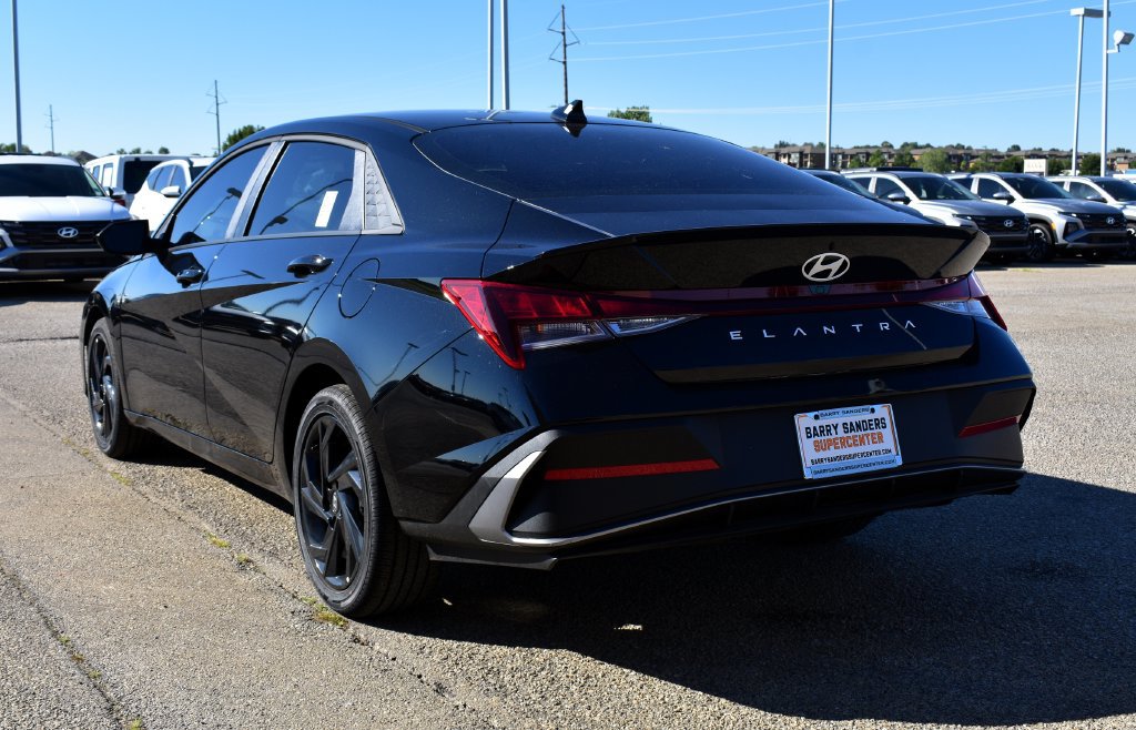 New 2026 Hyundai Elantra SEL Sport FWD image 4