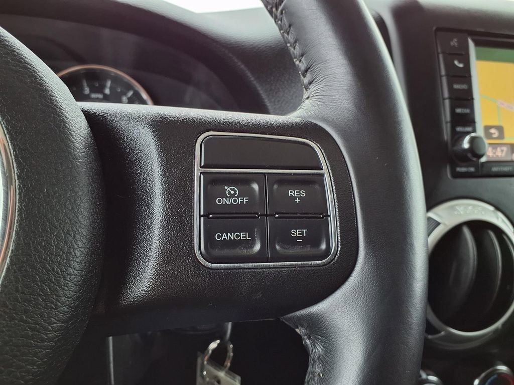 Used 2018 Jeep Wrangler Unlimited Rubicon w/ Connectivity Group image 14
