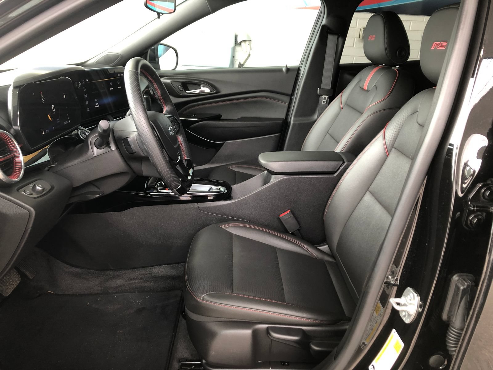 Used 2025 Chevrolet Trax RS w/ Driver Confidence Package FWD image 16