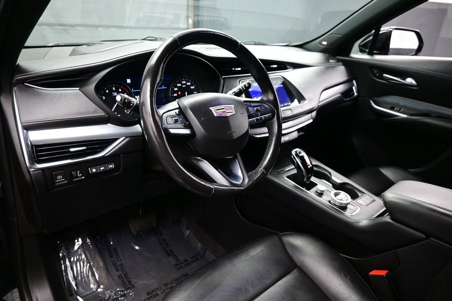 Used 2020 Cadillac XT4 Premium Luxury w/ Technology Package AWD/4WD image 13