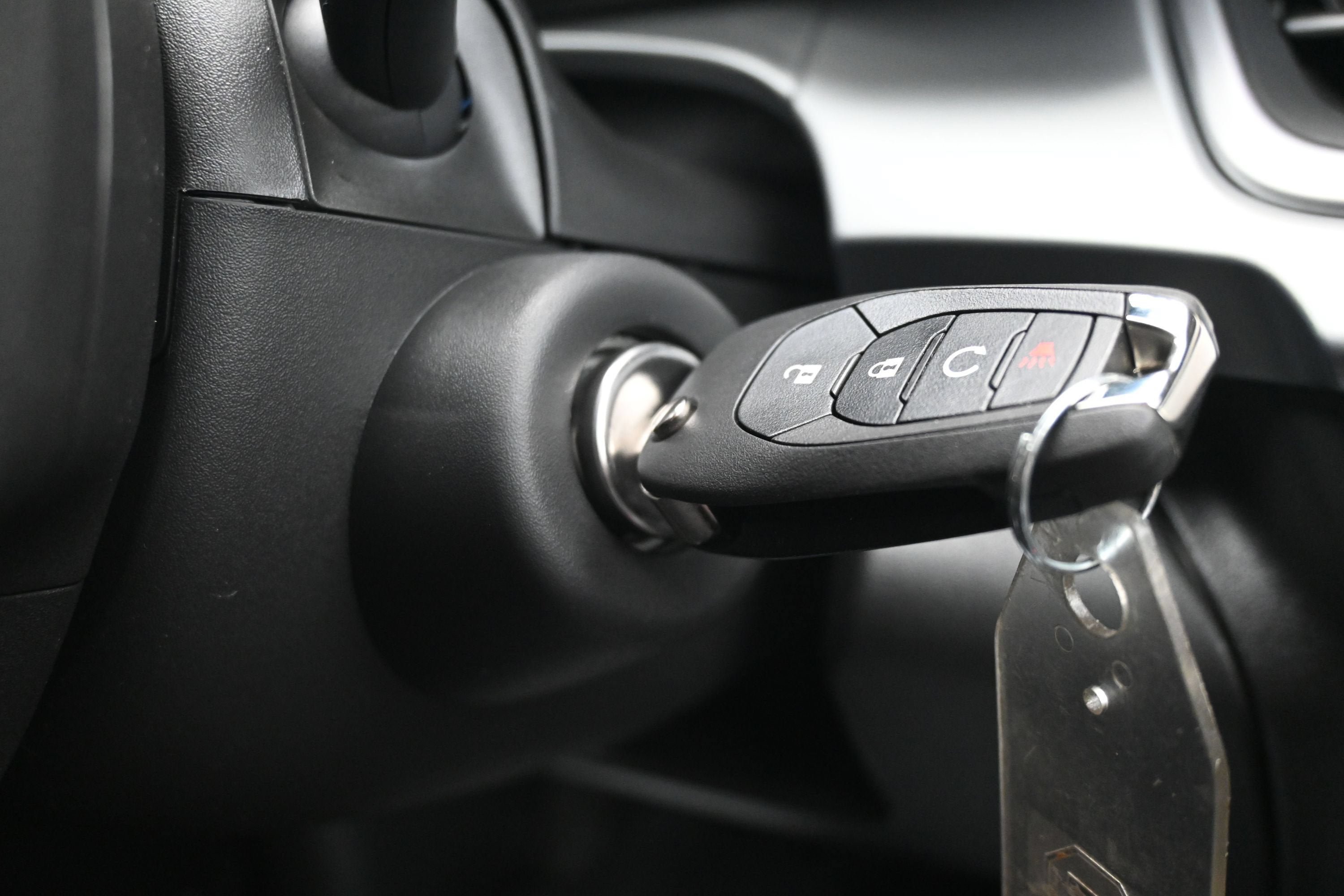 Used 2026 Chevrolet Trax RS w/ Sunroof Package FWD image 17