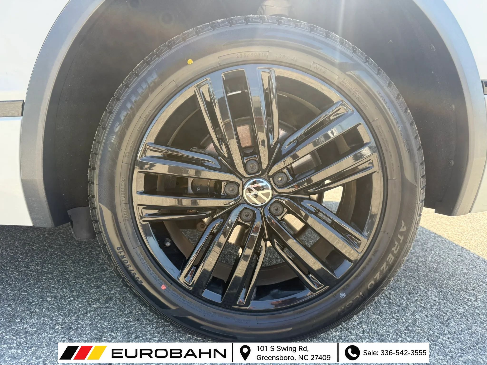 Used 2022 Volkswagen Tiguan SE R-Line FWD image 25