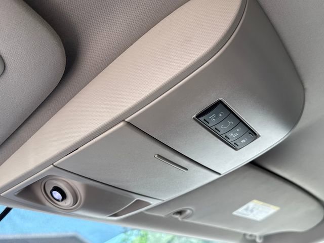 Used 2013 Chrysler Town & Country Touring FWD image 29