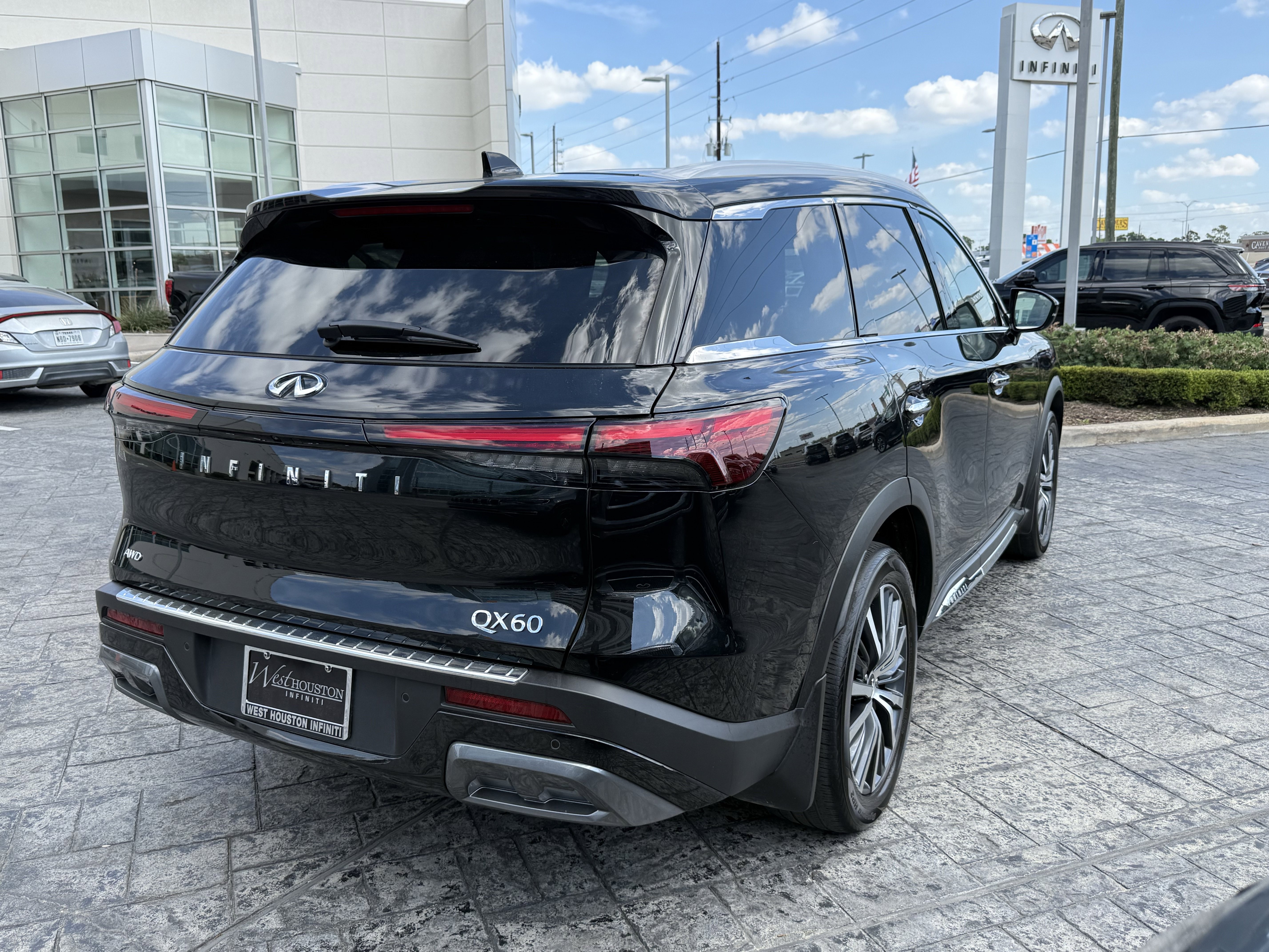 Certified 2023 INFINITI QX60 Sensory w/ Vision Package AWD/4WD image 7