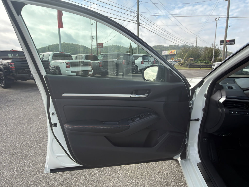 New 2026 Nissan Altima 2.5 SR FWD image 10