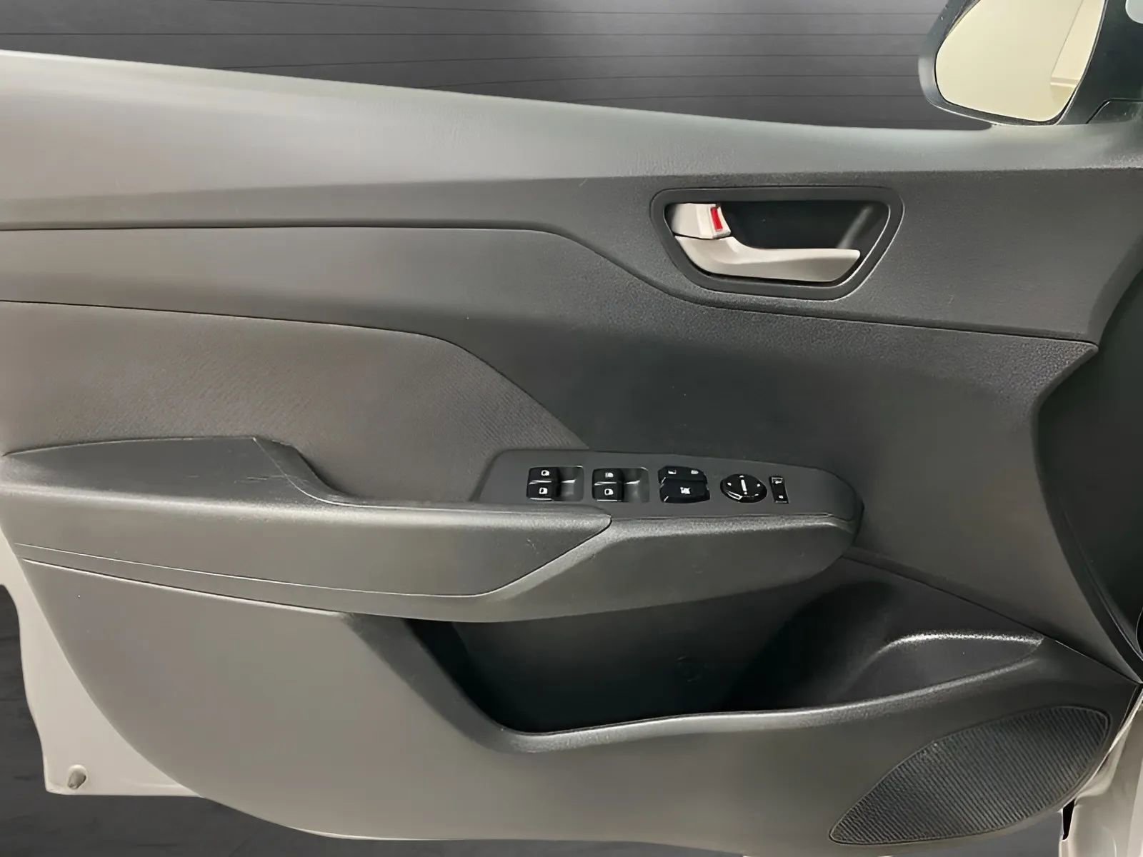 Used 2020 Hyundai Accent SE FWD image 9