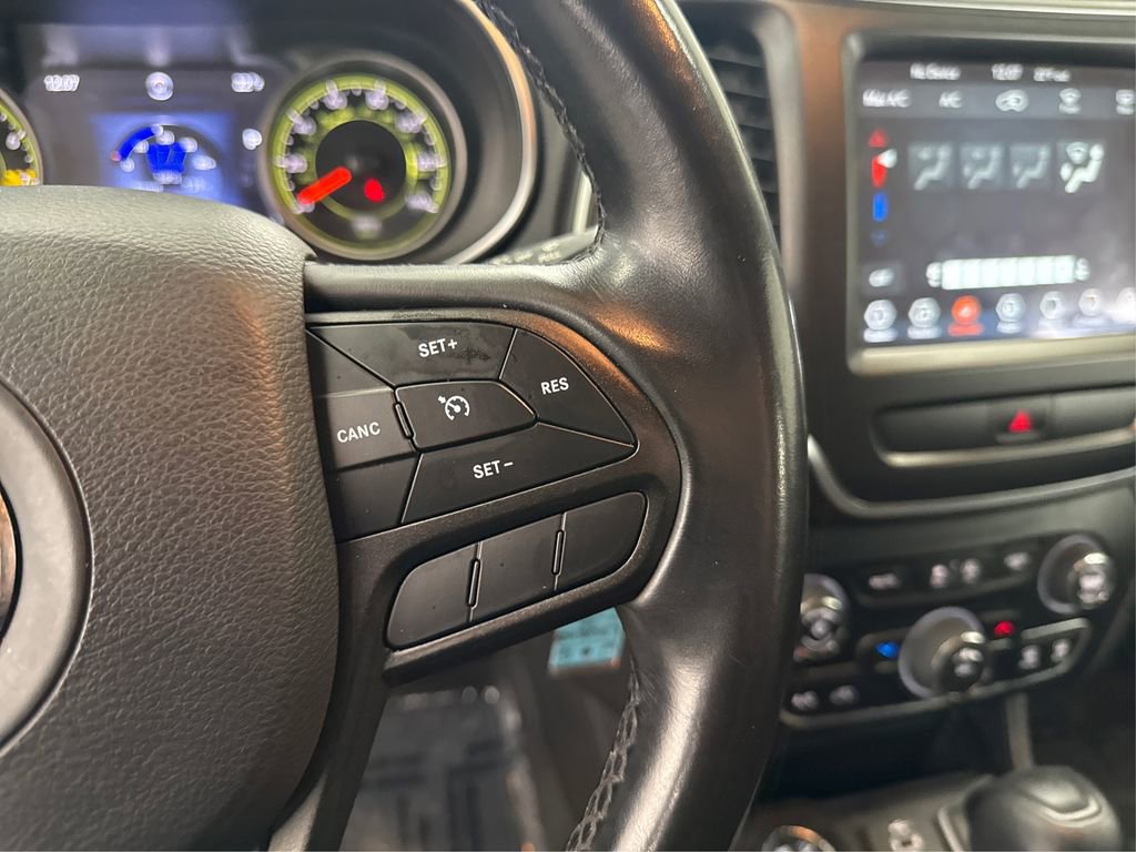 Used 2020 Jeep Cherokee Trailhawk image 27