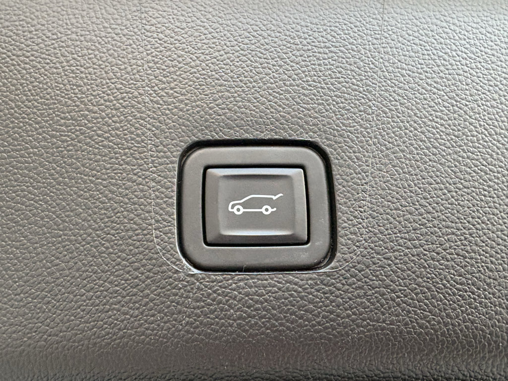 Used 2023 Chevrolet Traverse LT FWD image 32