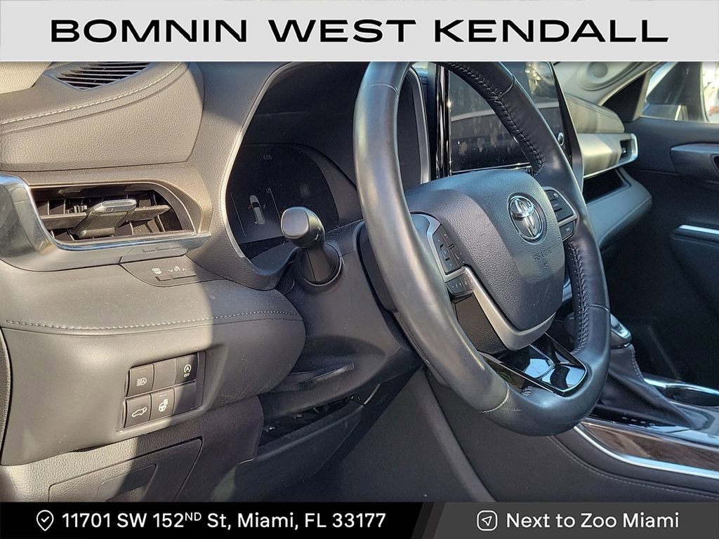 Used 2023 Toyota Highlander Limited image 8