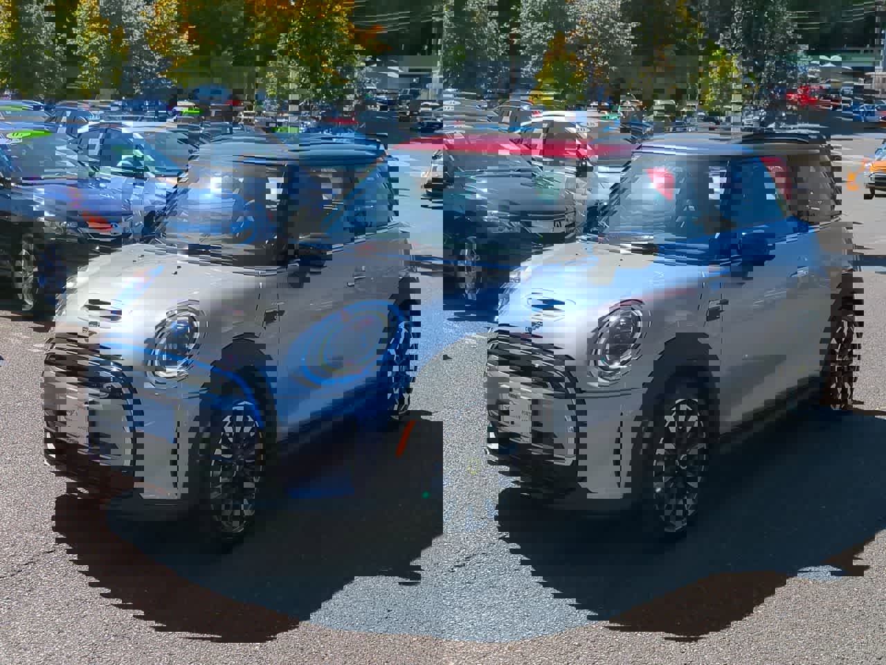 Certified 2024 MINI Cooper SE image 2