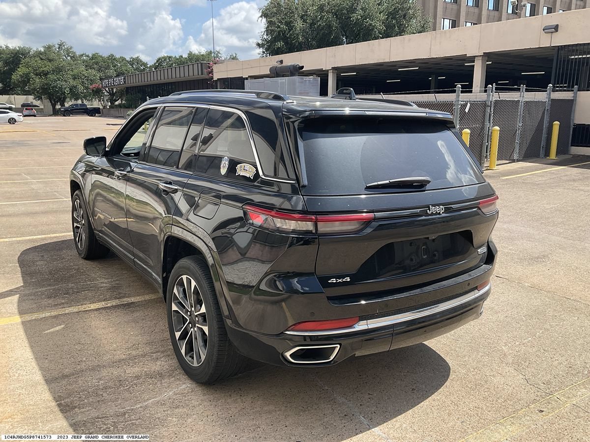 Used 2023 Jeep Grand Cherokee Overland AWD/4WD image 4