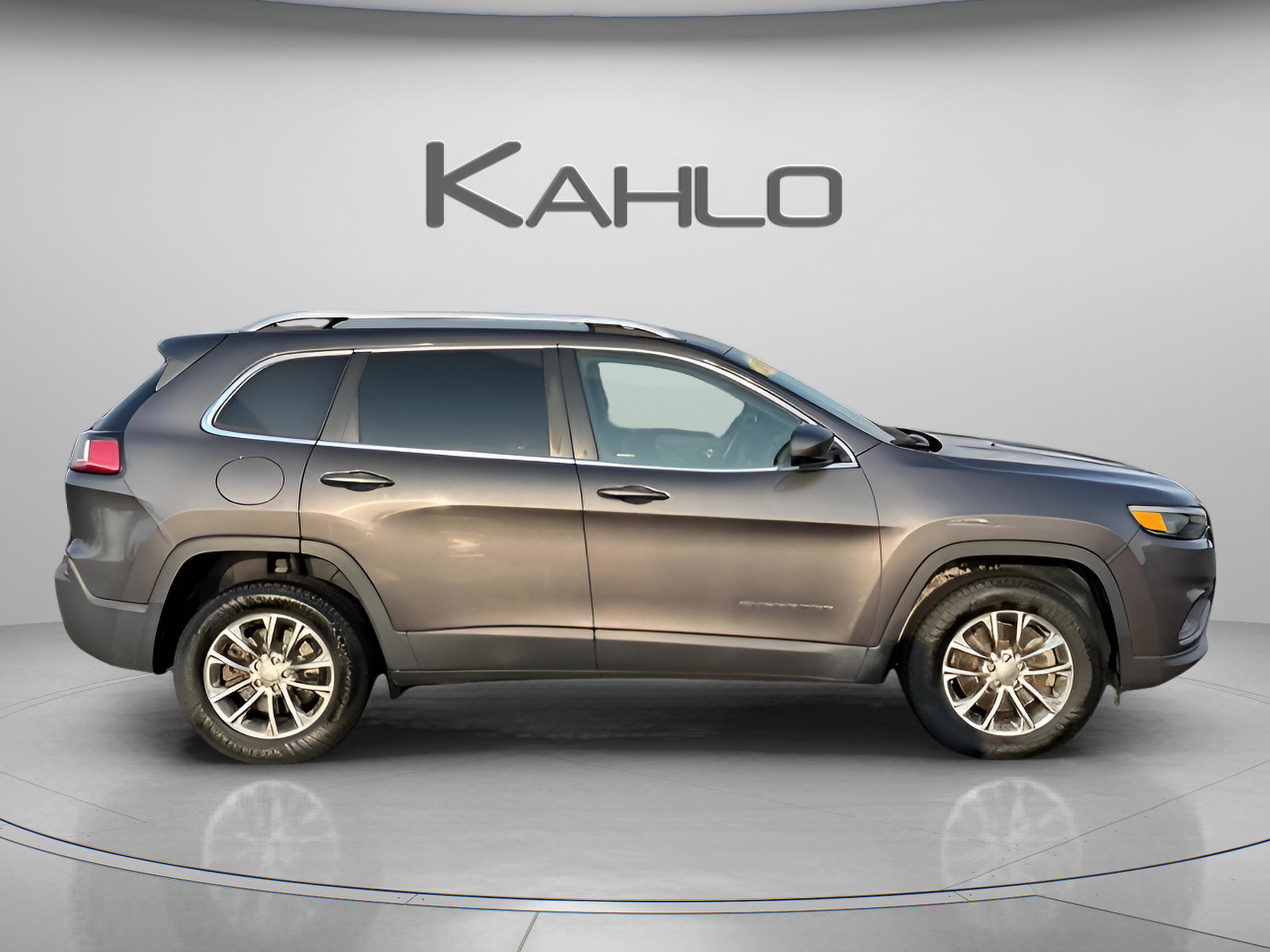 Used 2019 Jeep Cherokee Latitude Plus w/ Cold Weather Group AWD/4WD image 5