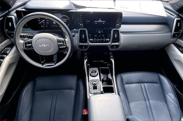 Used 2023 Kia Sorento SX Prestige image 14