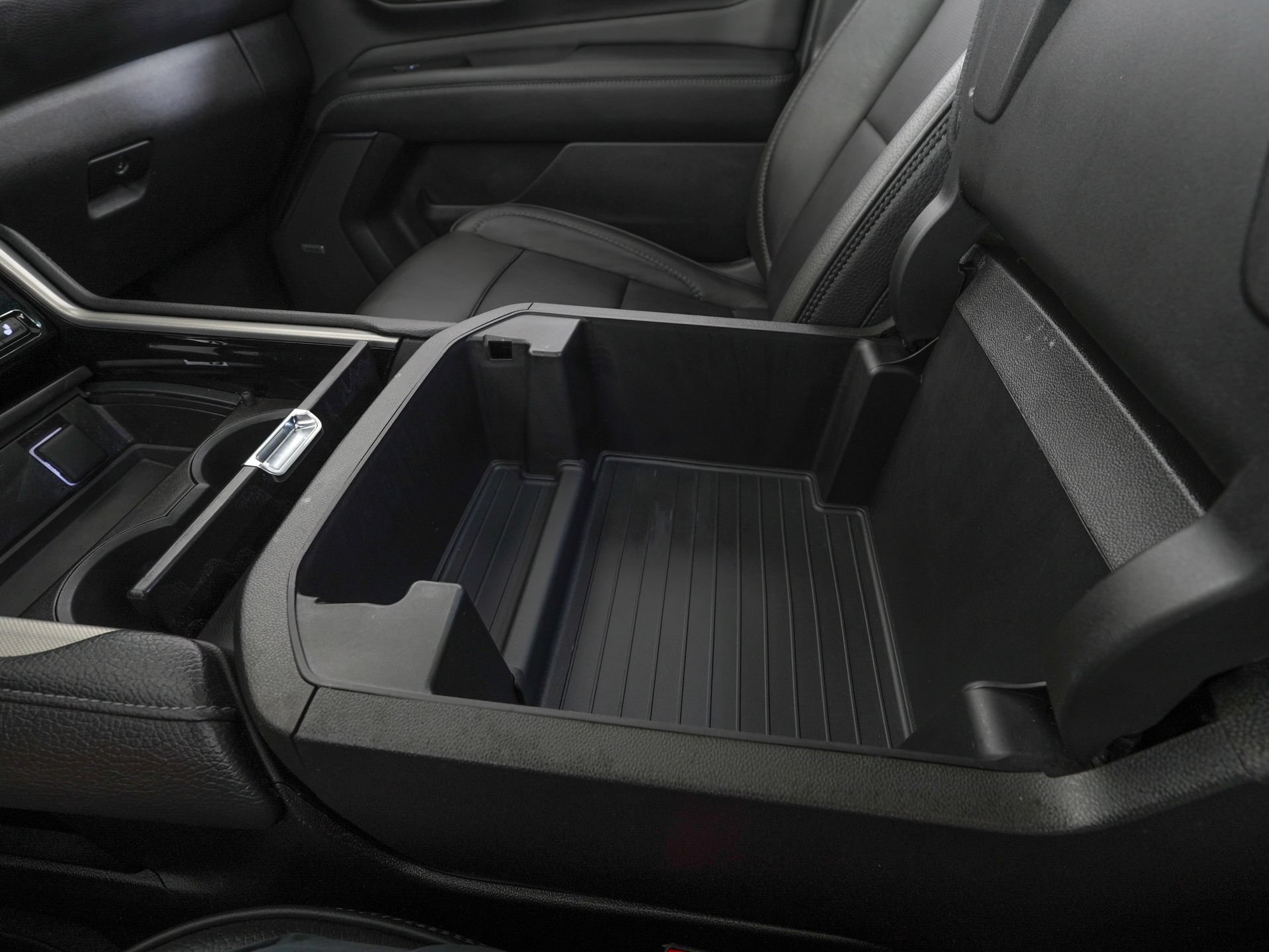 Used 2022 GMC Yukon Denali RWD image 31