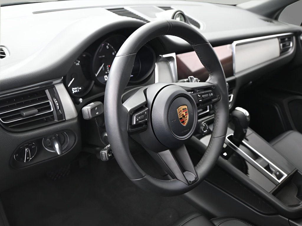 Certified 2026 Porsche Macan AWD/4WD image 5