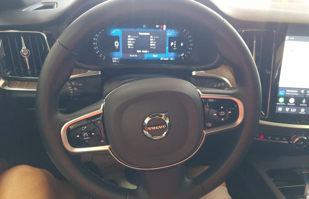 Used 2025 Volvo V60 B5 Cross Country Plus AWD/4WD image 9