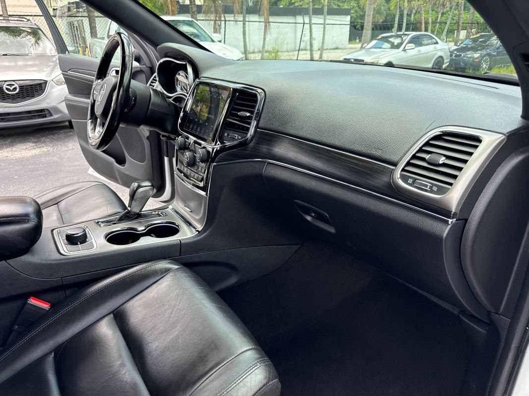 Used 2020 Jeep Grand Cherokee Limited AWD/4WD image 16