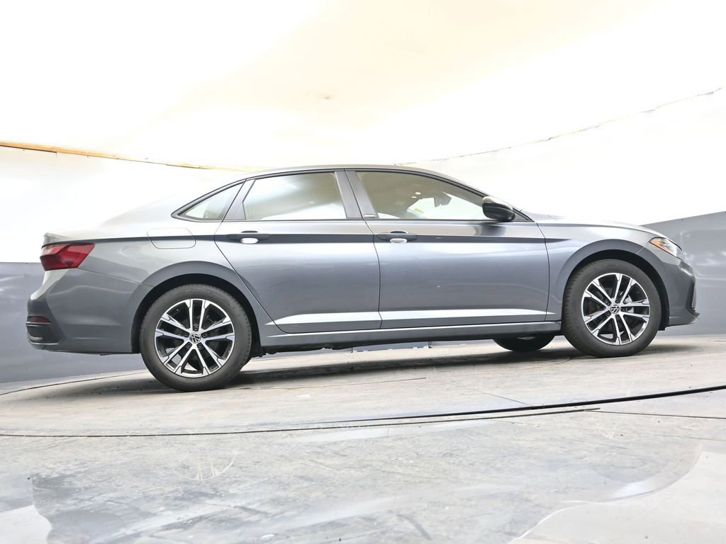 Used 2025 Volkswagen Jetta Sport image 33