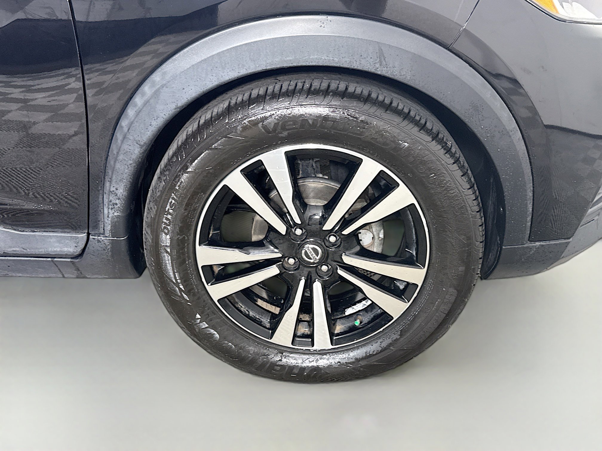 Used 2018 Nissan Kicks SV FWD image 32