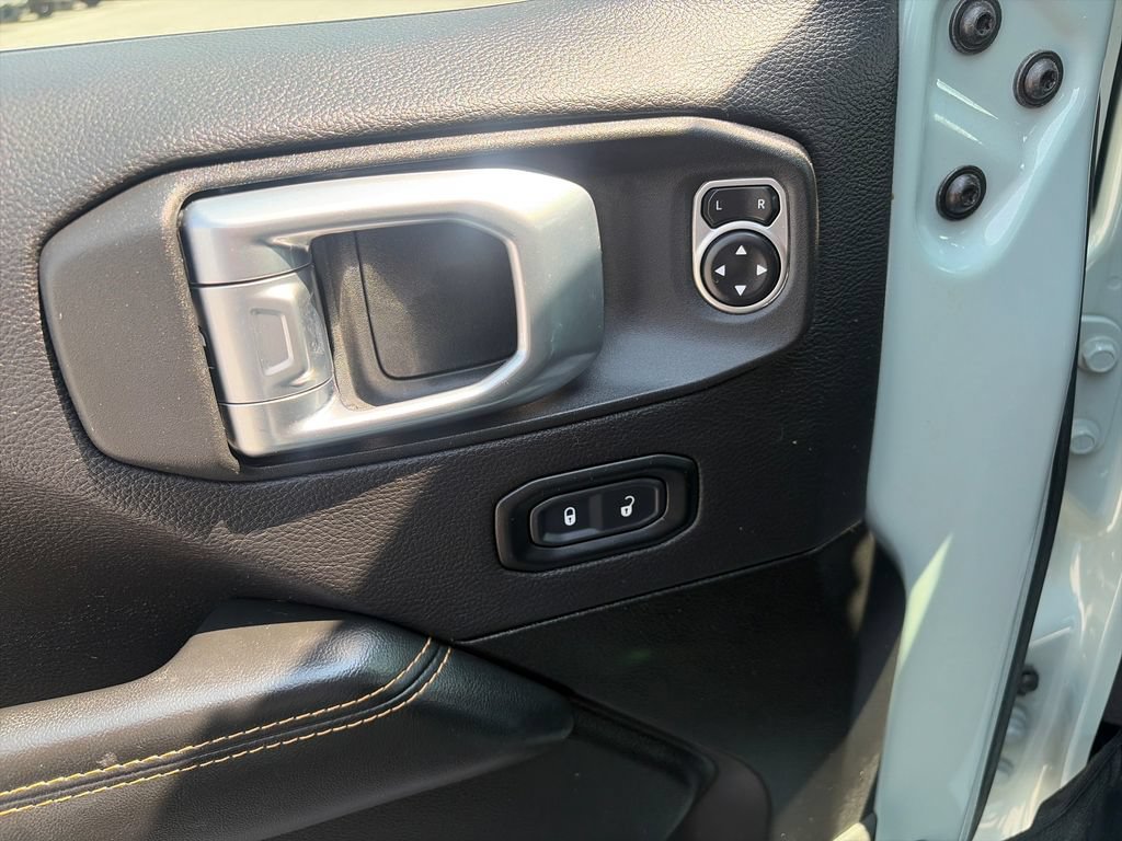 Used 2024 Jeep Wrangler Unlimited Sahara w/ Technology Group AWD/4WD image 12