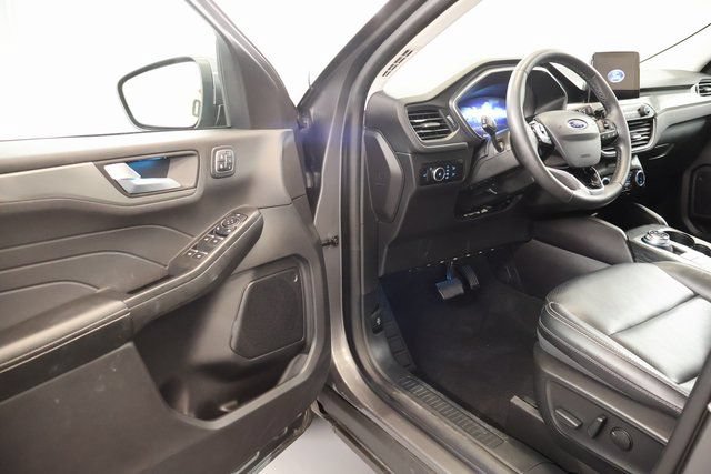 Used 2022 Ford Escape Titanium w/ Class II Trailer Tow Package AWD/4WD image 8