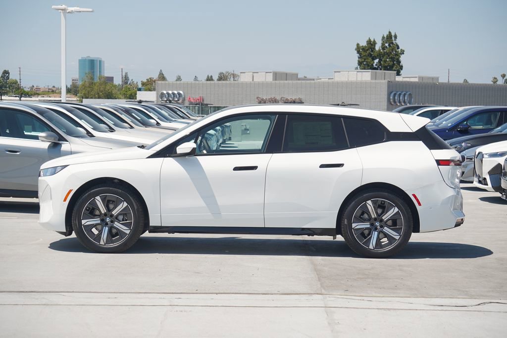 Used 2026 BMW iX xDrive60 AWD/4WD image 4