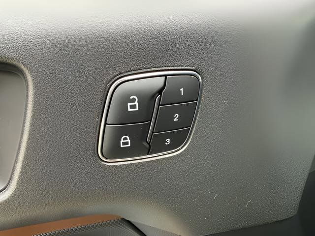 Certified 2025 Ford Bronco Sport Outer Banks w/ Outer Banks Tech Package+ AWD/4WD image 20