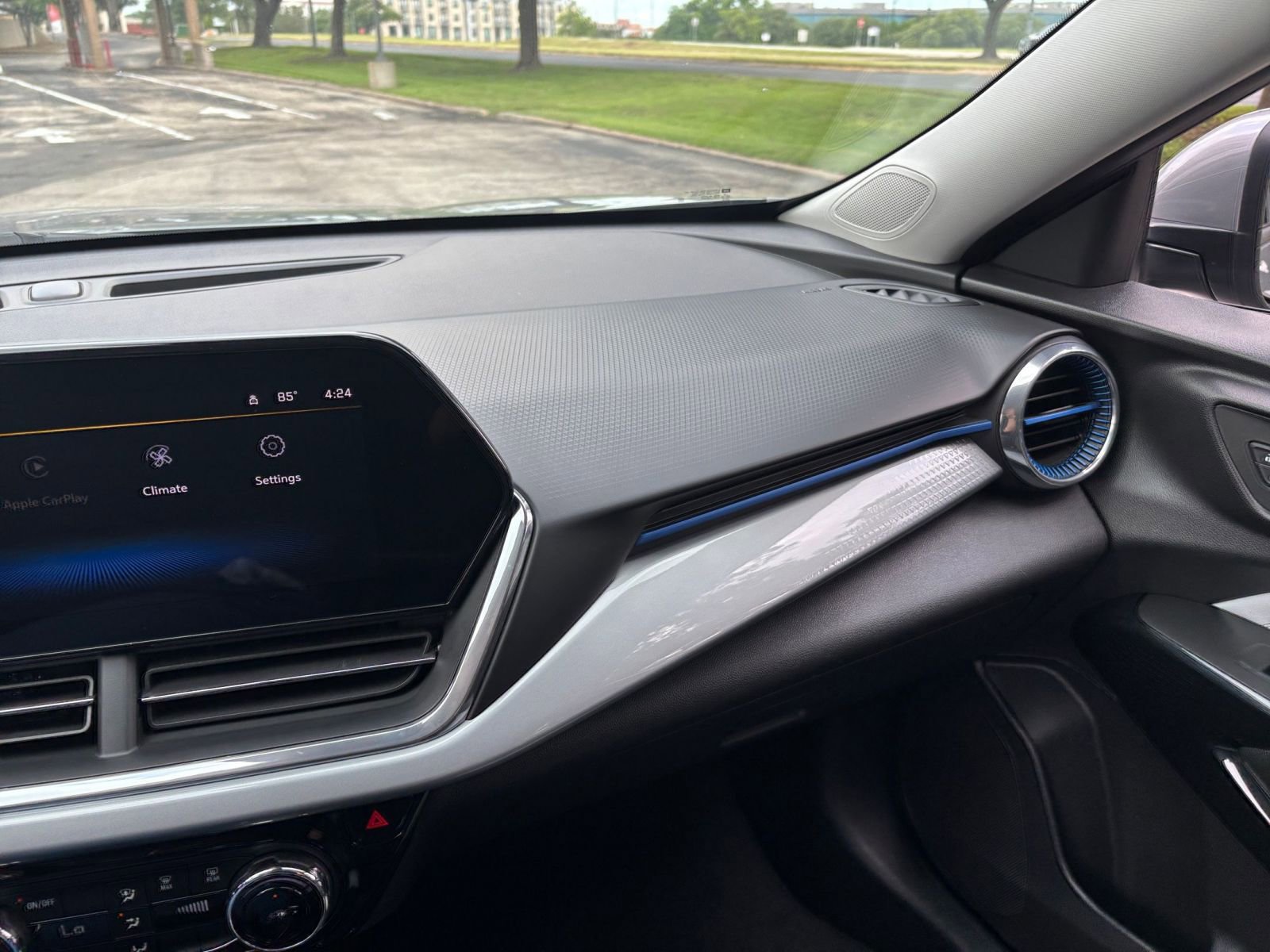 Used 2025 Chevrolet Trax LT FWD image 30
