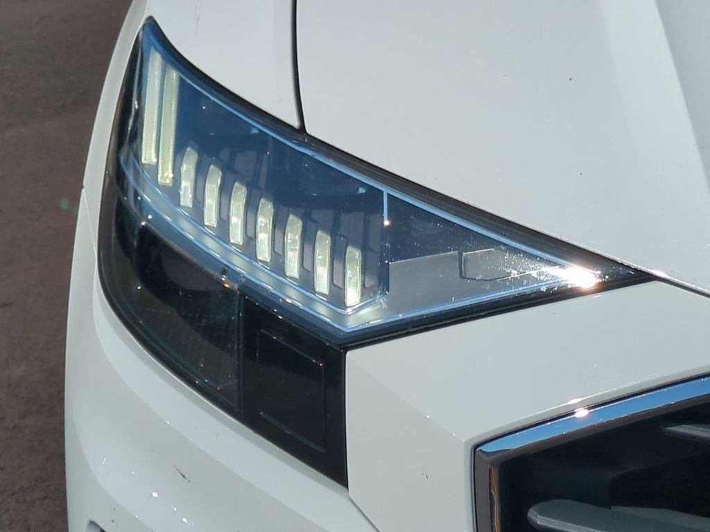 Used 2019 Audi Q8 Premium Plus w/ Premium Plus image 9