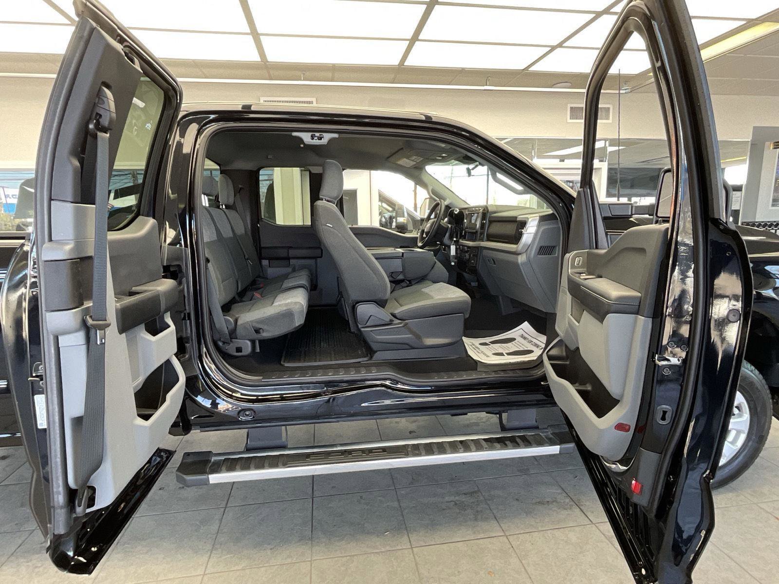 Used 2024 Ford F350 XLT w/ 360-Degree Camera Package image 17