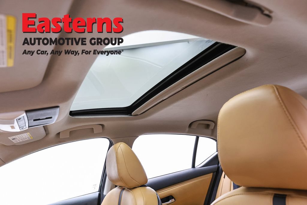 Used 2023 Nissan Sentra SV w/ SV Premium Package FWD image 34