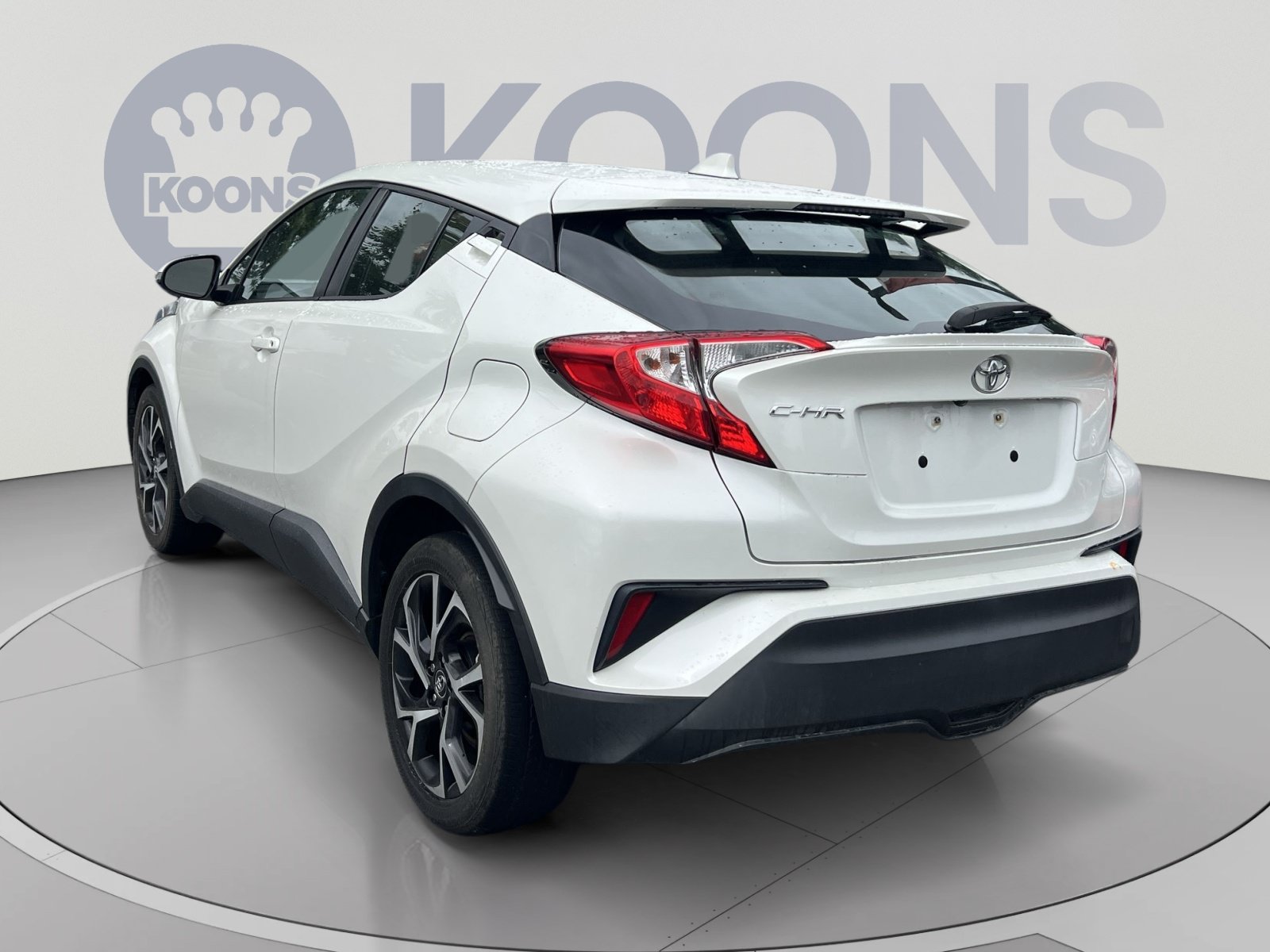 Used 2019 Toyota C-HR XLE FWD image 4