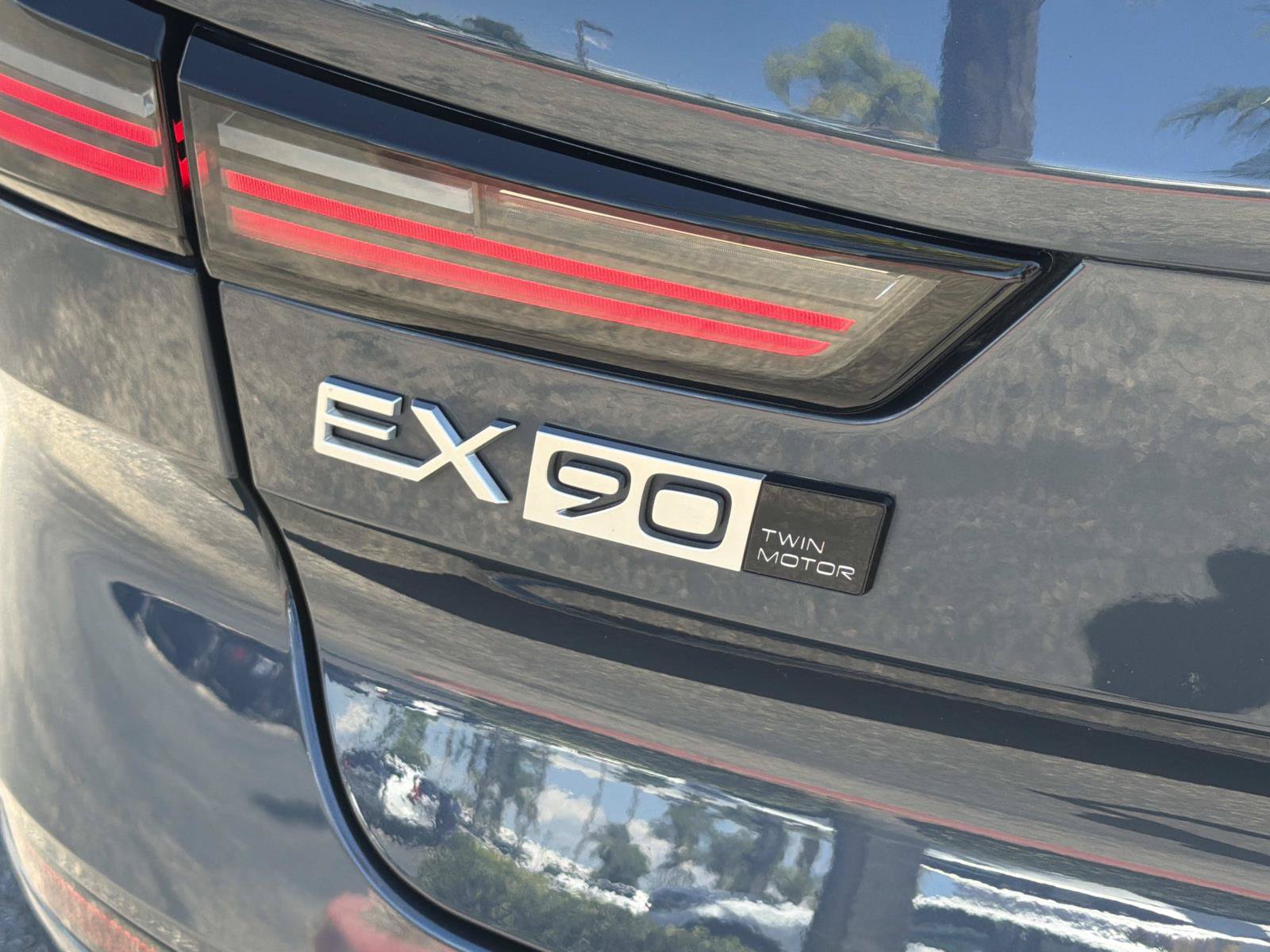 Certified 2025 Volvo EX90 Plus AWD/4WD image 28